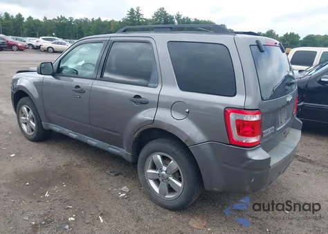 2011 Ford Escape Xlt z USA, uszkodzony, nr VIN 1FMCU9DG9BKB17396